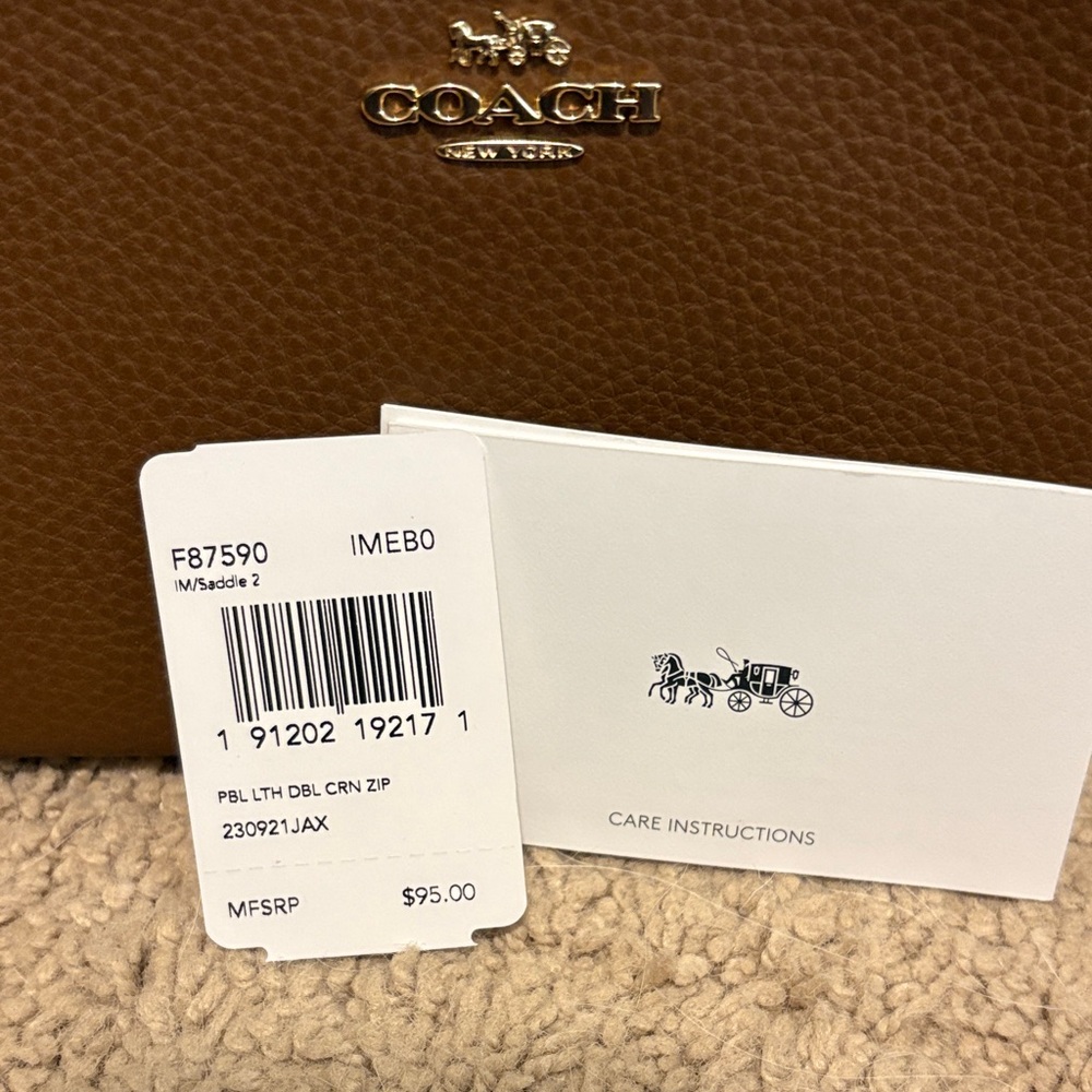 Coach Leather Zip Wristlet in Warm Brown with Gold Hardware - Picture 4 of 4